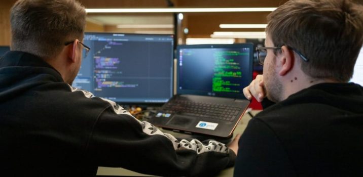 שימוש במודלי AI מתקדמים מוביל לעלייה חדה בחשיפת וניצול חולשות בקוד פתוח